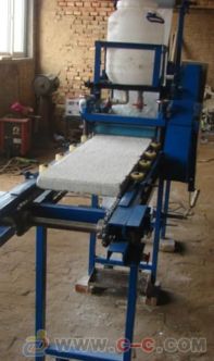 珍珠巖防火門芯板粘布機優(yōu)缺點淺析