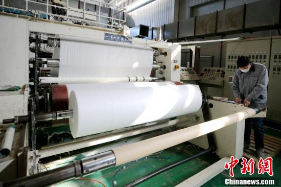 河北熔噴布工廠高效運轉，日產原料可滿足250萬只口罩需求